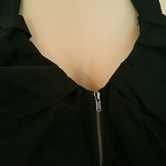 NWT Cute zip-up open back black top - Picture 5 of 6